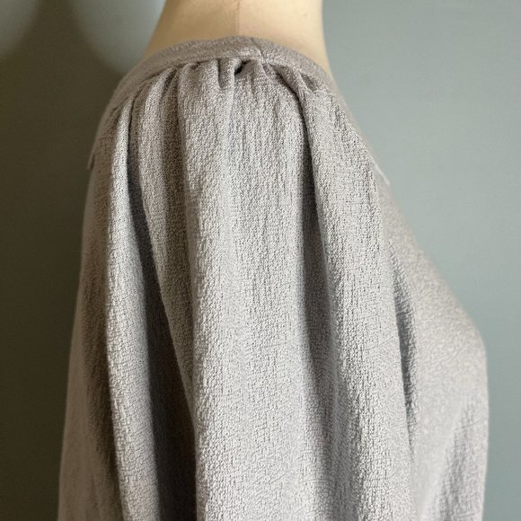 Long Sleeve Gray Wide Neck Banana Republic Blouse Size Large Textured Fabric - Picture 4 of 8